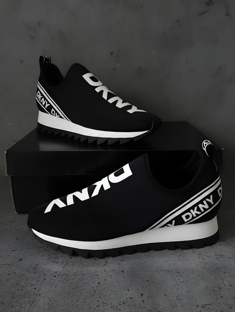 NIB DKNY Womens Abbi Slip-On Sneakers | 9.5